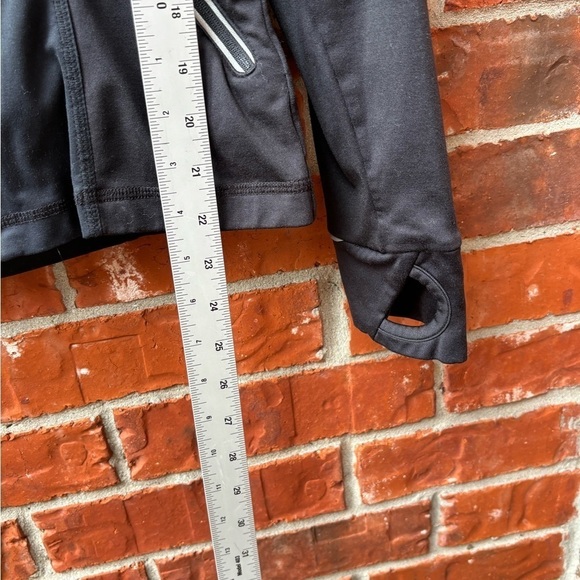 Athleta Medium Black Gray Full Zip Reflective Active Running Jacket Thumbholes - Picture 9 of 10